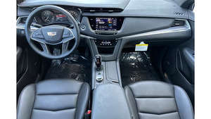 2025 XT5 Luxe FWD Occasion en excellent état - Product Image 4