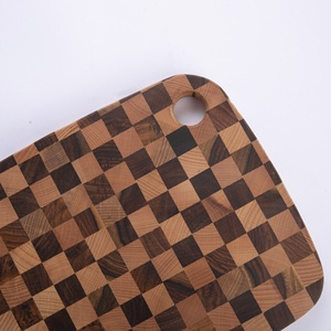 เขียงไม้บีชลายหมากรุกพรีเมียม - เขียงไม้ธรรมชาติสำหรับเนื้อสัตว์และผักแบบหนาพิเศษ - อุปกรณ์ครัวระดับพรีเมียม - Product Image 2