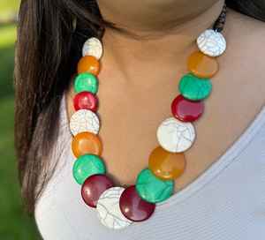 Collier en résine ovale avec perles en résine épaisses, chaîne réglable, bijoux de mode modernes pour femmes, à porter au quotidien et pour les fêtes, artisanat en résine - Product Image 1