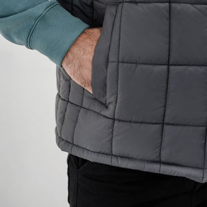 เสื้อกั๊กขนเป็ดบอมเบอร์กันน้ำสำหรับผู้ชาย, เสื้อกั๊กคอตตอนแขนกุดน้ำหนักเบา - Product Image 5