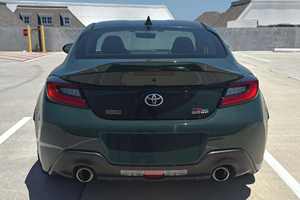 Toyota GR 86 AWD SUV 2024, Bajo Kilometraje, Transmisión Automática, Volante a la Izquierda, Gasolina, Asientos de Cuero, Techo Panorámico, Visión Trasera 360° - Product Image 3