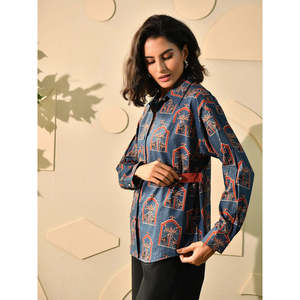 เสื้อเชิ้ตทรงหลวมสไตล์โบฮีเมียนพิมพ์ลายแบบดั้งเดิม ผ้าฝ้าย 100% สำหรับฤดูร้อน ติดกระดุม แต่งเข็มขัดรัดเอวทรงหลวมสไตล์ปรัสเซีย - Product Image 3