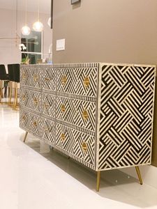 เก้าอี้ห้องนั่งเล่นที่มีเอกลักษณ์เฉพาะสำหรับห้องนั่งเล่นงานหัตถกรรมประเพณีโต๊ะข้างเตียงแบบกำหนดเองห้องนั่งเล่นฝังกระดูกจากอินเดีย - Product Image 5