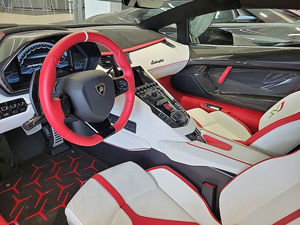 Lamborghini Aventador SVJ en Excelente Estado, Color Blanco, Entrega Rápida - Product Image 4