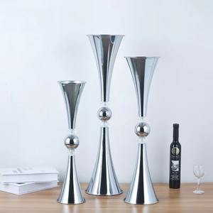 Long Vase Artistique En Métal Pièce D'accent Décorative Parfait pour La Décoration Intérieure De Table Mariages Événements Hôtels ou Cadeau But - Product Image 2