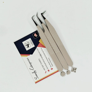 Pince à cils en acier inoxydable avec pointe en fibre pour l'isolation du volume du ventilateur Logo personnalisé 90 degrés nouveau style - Product Image 3