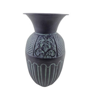 Vase à fleurs en métal bronze au design antique Pot de fleurs en fer moderne pour la maison et la décoration de table fait à la main et en gros en vrac - Product Image 2