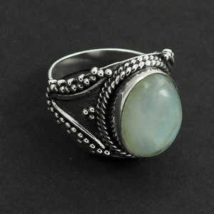 แหวนเงินแท้ 925 สำหรับทุกเพศ ประดับด้วยมูนสโตนทรงรีสีรุ้ง สไตล์วินเทจ ทำมือ สำหรับทุกโอกาสและงานเฉลิมฉลอง - Product Image 1