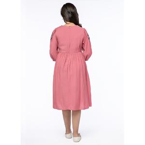 La mejor colección OEM ODM Vestido de niña con escote en V Manga tres cuartos Diseño de bordado para fiestas Fabricación al por mayor - Product Image 3