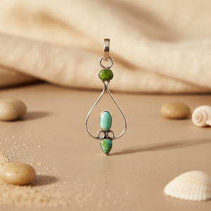 Colgante de Plata 925 Hecho a Mano para Mujer con Turquesa y Piedra Verde con Cristal, Joyería de Estilo Religioso - Product Image 1