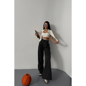 Pantalones negros a rayas para mujer con detalle de rayas laterales - Product Image 3