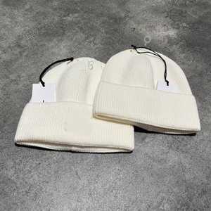 Bonnet d'hiver en tricot pour homme de haute qualité, chaud et extensible, avec revers plié, en acrylique et coton doux, idéal pour les activités extérieures par temps froid - Product Image 1
