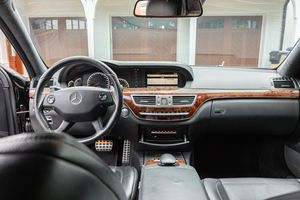 Mercedes-Benz S63 AMG 2008 Usado en Excelentes Condiciones, Sin Reserva, Motor V8 de 6.2 Litros, Equipado, de Propietario del Sur, Sin Modificaciones - Product Image 4