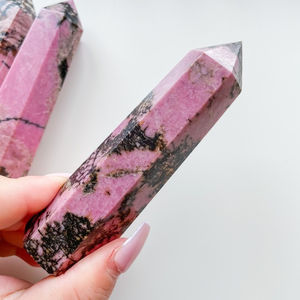 Hermosa Torre de Rodonita Natural de Primera Calidad, Cristal Pulido, Marca MUNTAHA AGATE, Tamaño 4-6 Pulgadas, Feng Shui - Product Image 4