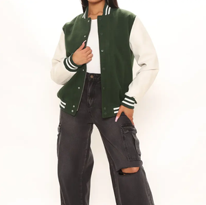 Chaqueta de béisbol de retazos de alta calidad, chaqueta universitaria recortada personalizada con manga de cuero para mujer - Product Image 2