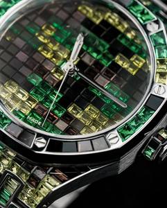 Montre analogique de luxe sportive avec cadran doré et moissanite couleur arc-en-ciel, élégante et audacieuse, idéale pour les soirées et les tenues quotidiennes. - Product Image 5