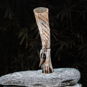 Cuerno de bebida vikingo Natural de calidad india, soporte de cuerno, tallado de ágata, diseño antiguo, servicio de grabado de animales-S SONS EXPORTS - Product Image 1