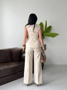 Ensemble de costume en satin crème pour femmes, col mandarin, boutons sur le devant, pantalon long, coupe classique, saison printemps - Product Image 5