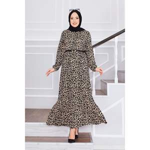 Robe hijab en crêpe à motifs léopard pour femme de carrière - Product Image 5