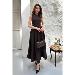 Vestido Marrón con Cuello Halter y Corte Evase - Marrón - Product Image 1