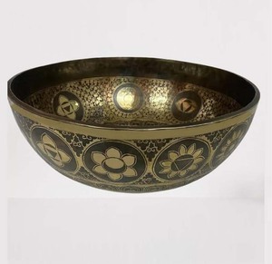 Grand bol chantant antique de guérison Bol chantant de yoga de méditation en métal en laiton Bol sonore classique de conception de luxe. - Product Image 5