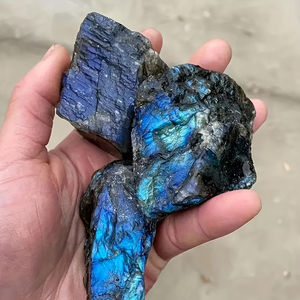 Vente en gros de pierres brutes de <span class=keywords><strong>labradorite</strong></span> bleue naturelle plus intense pour la décoration intérieure - Product Image 3