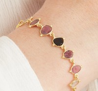 Bracelet de galets de créateur en tranches de pierres précieuses multiples naturelles de forme fantaisie de haute qualité