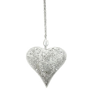 Ornement décoratif de mur de coeur suspendu en métal de fer de conception standard blanc fini pour la maison et la décoration de Noël en vrac fait à la main - Product Image 1