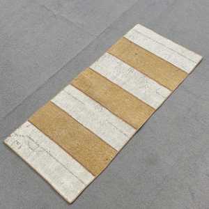 Tapis de 1,5 x 3,5 pieds, tapis turc vintage, tapis persan en laine marron et blanc - Product Image 2
