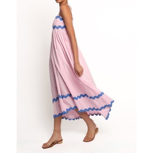 Robes mini pour femmes, conçues pour le jour et le soir, offrant des lignes contemporaines, un charme féminin et un confort facile à porter - Product Image 4