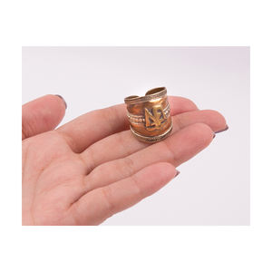 Bague en cuivre tibétain Ohm Crafted pour homme, style classique, ajustable, élégance rustique, logo personnalisé en argent sur bijoux en cuivre - Product Image 1