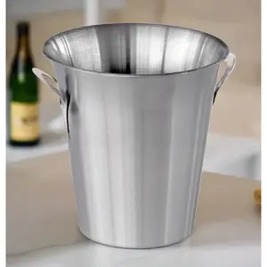 Vase de table élégant et luxueux en métal poli artisanal, avec accent or rose, pour salles de banquet, Zahid - Product Image 3