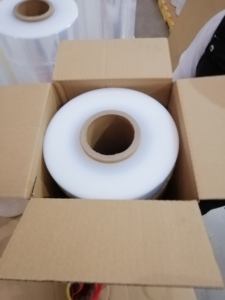 Machine d'emballage de film étirable à allongement élevé Matériau transparent en LLDPE étanche à l'humidité et doux pour l'emballage - Product Image 4