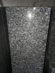 Surface polie de grandes dalles de granit blanc P de conception moderne - Product Image 5