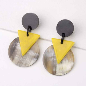 Ensemble collier et boucles d'oreilles modernes faits à la main et écologiques avec des boucles d'oreilles en corne de buffle brun et noire exquises - Product Image 6