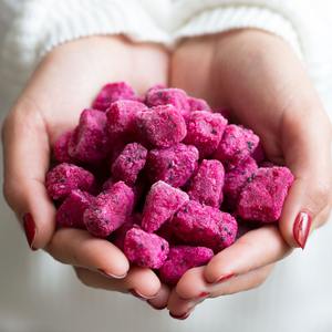 Chips di pitaya rosa disidratate a prezzi più economici cubetti di frutta secca drago deliziosi frutti di drago rosso croccanti - Product Image 5