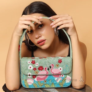 Borsa con perline realizzata a mano Design fenicotteri rosa | Borsa di tendenza ricamata a mano artigianale | Design ispirato al Designer - Product Image 4