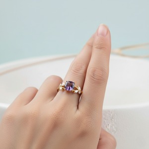 แหวนหมั้นรูปปีกสำหรับผู้หญิง ดีไซน์มินิมอล ประดับเพชรซิคอน เงินแท้ 925 ชุบทอง 18K  แบบหนามเตย  สำหรับเดือนกุมภาพันธ์ - Product Image 5