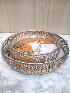 Plateau de service rond en métal décoratif de Noël avec finition nickelée pour plateau en métal à la maison élégant avec fini antique - Product Image 2