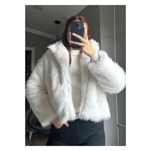 Cappotto in pelliccia sintetica bianca da donna con tasca nascosta a pelo corto - Product Image 1