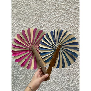 Abanico de Madera de Coco Estilo Camboya, Abanico de Bambú Tejido a Mano Colorido para Bodas Tropicales, Eventos y Decoración Vibrante del Hogar - Product Image 4