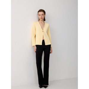 Cardigan long à col en V et boutons sur le devant pour femme, imprimé hiver - Product Image 6