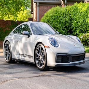 2024 911 Carrera T Coupé, Transmisión Manual de 7 Velocidades, Exterior Color Chalk, Sin Modificaciones - Product Image 1