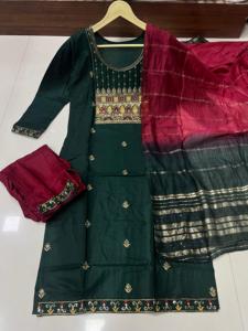 Evergreen Designer Outfit High On Demand 14 Kg Rayon Kurti Pant & Dupatta con bordado Work Beautiful Color Exportador indio - Product Image 5