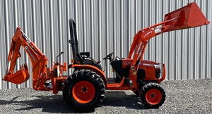 Kubota B3300SU 4x4 33 HP con Cargador Frontal y Trasero, Cucharón Desmontable y Retroexcavadora - Product Image 6