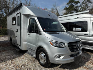 Autocaravana Pleasure-Way Ontour 2.2 Clase B, Modelo 2022-2023, Disponible para la Venta, Una Habitación, Emisión Euro 5, para 4-6 Personas - Adventure Road - Product Image 1