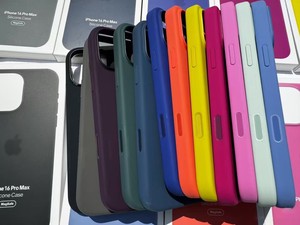 Funda Magnética de Silicona Real para 13 Pro Max/11 Pro Max con Soporte Giratorio de 360° y Diseño Exótico, Nueva en Caja - Product Image 2
