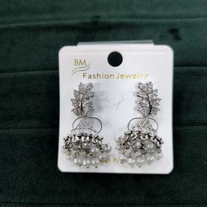 Boucles d'oreilles pendantes Jhumka en diamant américain plaqué or ethnique pour filles, occasions de mariage, avec zircon, alliage comme matériau principal - Product Image 1