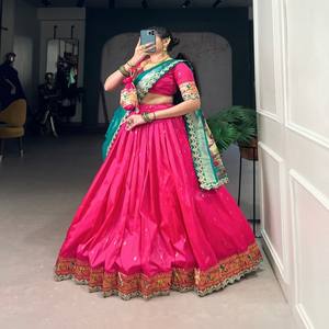 VASTRA COTTAGE Elegante Lehenga Choli Paithani con Lentejuelas Zari y Bordado de Hilo, Dupatta, Prenda Étnica de Diseño Perfecto y Estilo Moderno - Product Image 2