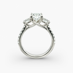 Elegante anillo de compromiso de moissanita de 3 piedras en plata de ley 925 con centro de corte redondo y piedras laterales Aniversario clásico - Product Image 1